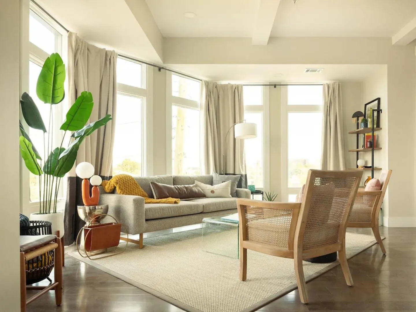 Downtown, Contemporary, 2 Bedroom, Roof Terrace! 4B Savannah 0*,